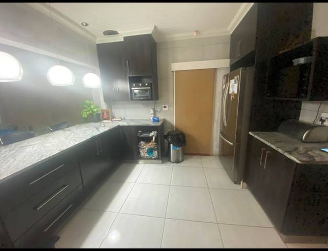 6 BEDROOM HOUSE FOR SALE IN DENNESIG